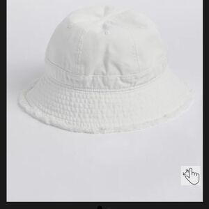 FRAYED BUCKET HAT - WHITE